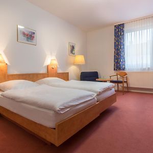 Zimmer mit Kingsize-Bett